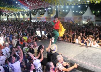 Emoção, nostalgia e homenagem: Mamonas Assassinas O Legado leva multidão às lágrimas no São João do Centenário de Irecê