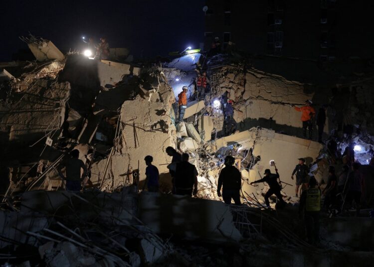 Mortos por terremotos na Venezuela chegam a 920; duas vítimas são do Brasil