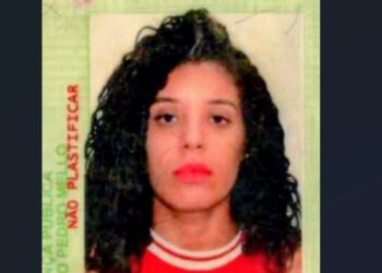 Enfermeira morre e noivo fica ferido em acidente envolvendo carro e moto na BA 052