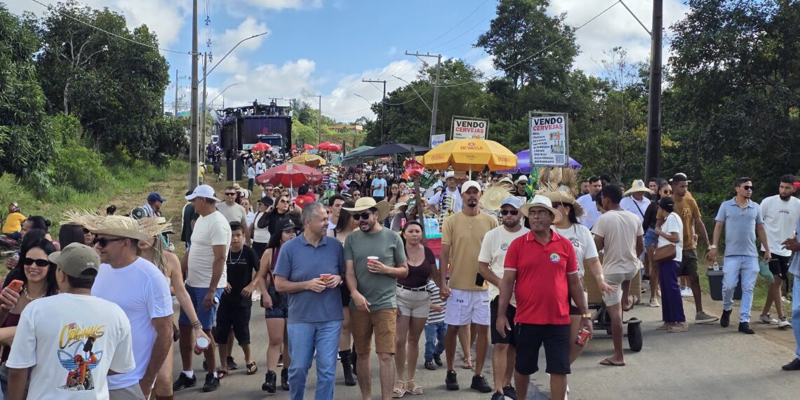 Durante os festejos juninos, Alex da Piatã percorre mais de 4 mil quilômetros, visita 16 municípios e fortalece mandato no interior da Bahia