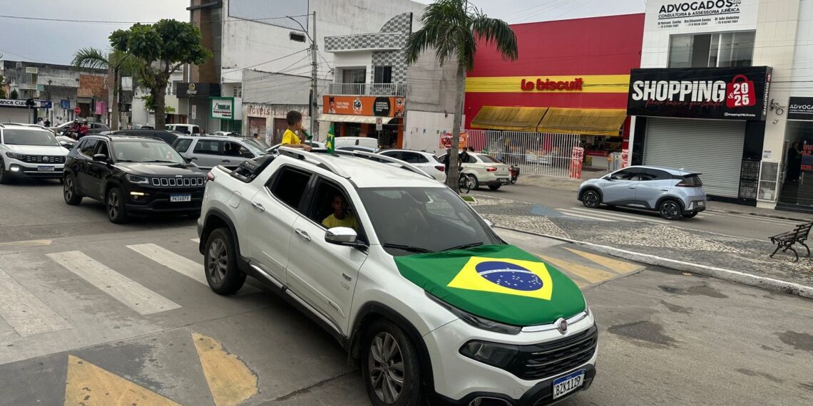 Vitória do Brasil leva torcedores às ruas de Conceição do Coité em carreata marcada pela esperança do hexa