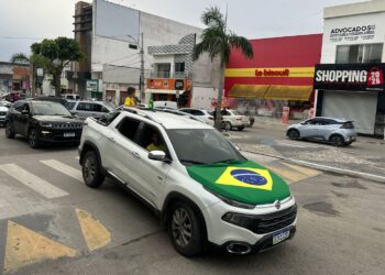 Vitória do Brasil leva torcedores às ruas de Conceição do Coité em carreata marcada pela esperança do hexa