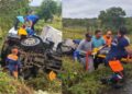 Motorista de caçamba fica ferido após veículo capotar na BA-233, entre Ichu e o entroncamento da BA-409