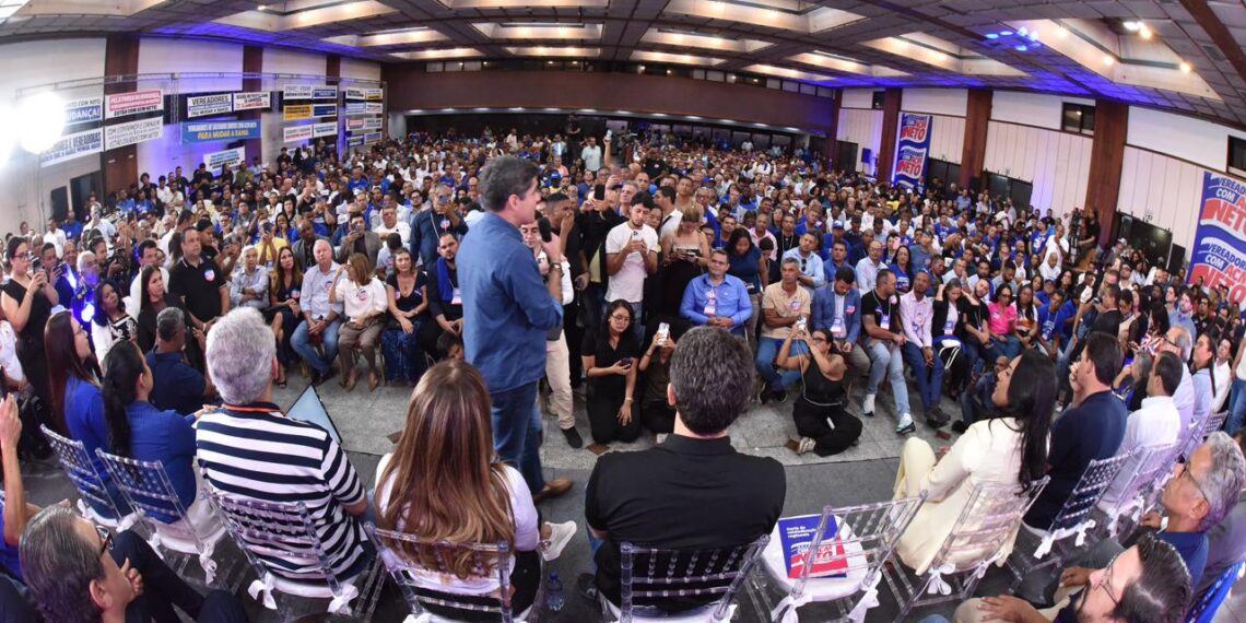 Em evento lotado, ACM Neto diz que vereadores terão canal direto para apresentar demandas na Bahia: “Vão ter vez e voz”