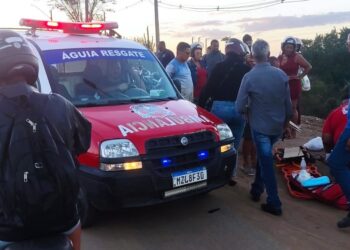 Mulher sofre dupla fratura exposta em colisão entre motocicletas na BA-409 e é transferida para unidade de maior complexidade