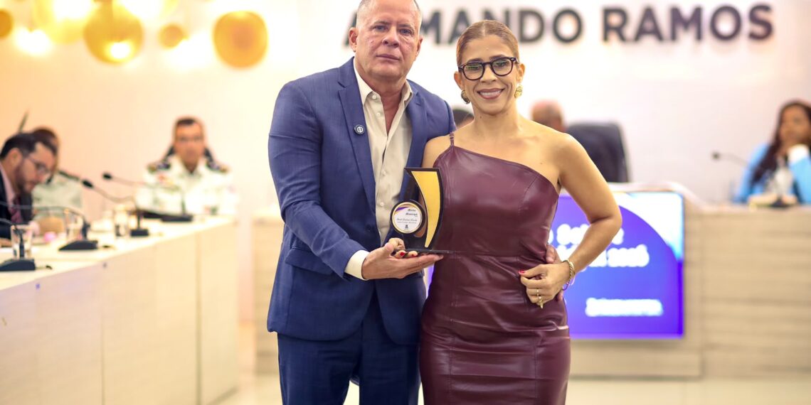 Câmara de Coité homenageia personalidades com Troféu de Mérito Municipal; Davi Miranda da FARESI