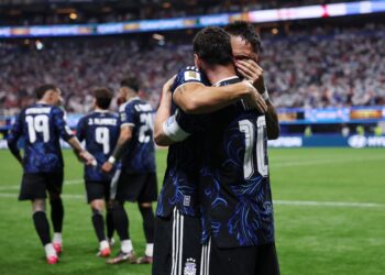 Com outra virada incrível, Argentina despacha Inglaterra e vai à final