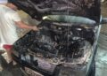 Fiat Uno é parcialmente destruído por incêndio às margens da BA-409