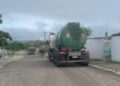 Carreta-tanque roubada em Catu é abandonada na zona rural de Ichu junto com motorista e carona sequestrados