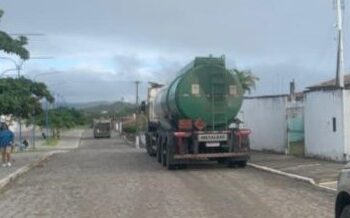 Carreta-tanque roubada em Catu é abandonada na zona rural de Ichu junto com motorista e carona sequestrados