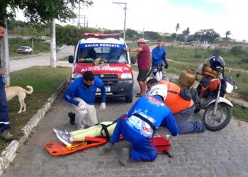 Jovem sofre acidente de moto no Cidade Jardim e é socorrida pela Brigada Águia Resgate