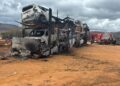 Incêndio em carreta-cegonha destrói 10 veículos na BA-026
