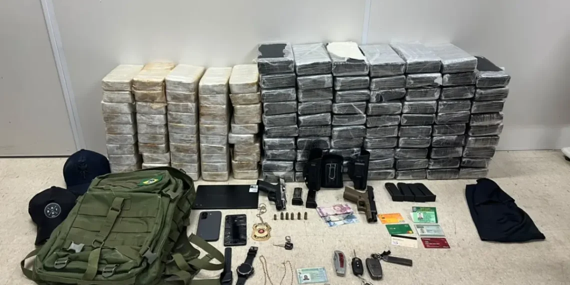 PM lotado em Euclides da Cunha e estudante de Direito são presos com quase 120 kg de drogas em shopping de Salvador