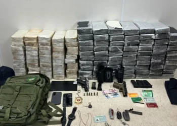 PM lotado em Euclides da Cunha e estudante de Direito são presos com quase 120 kg de drogas em shopping de Salvador