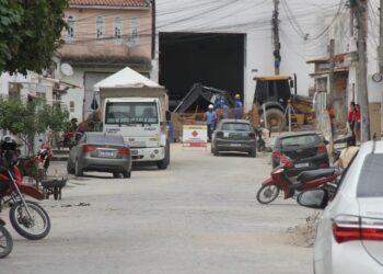 Obras de esgotamento transformam trânsito de Coité em um verdadeiro labirinto e aumentam transtornos para motoristas