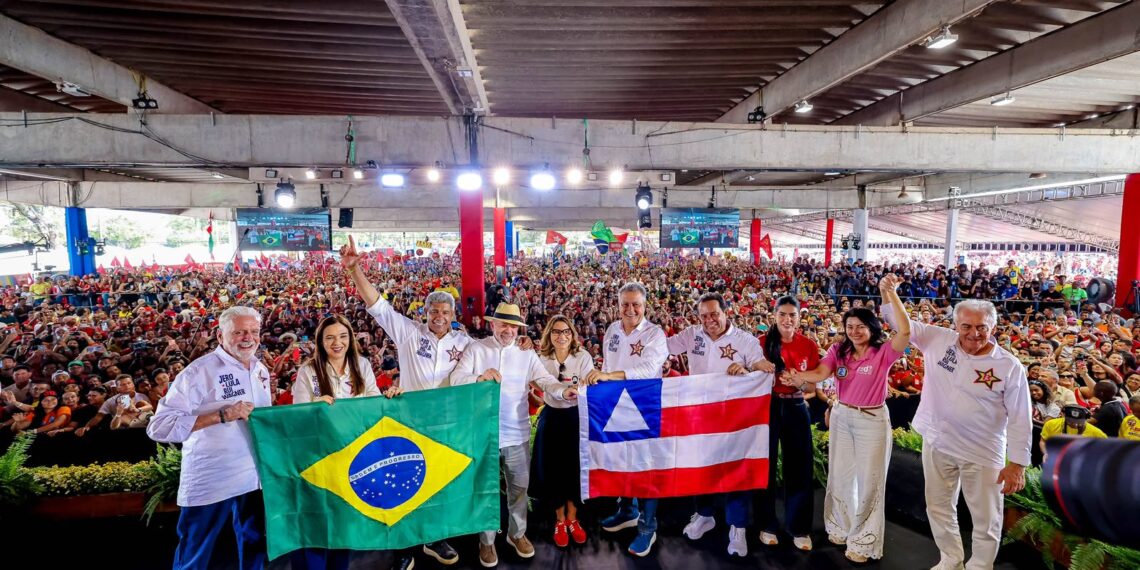 Salvador – Grande multidão lota o Parque de Exposições durante a convenção de Jerônimo. Ato contou com a presença de Lula