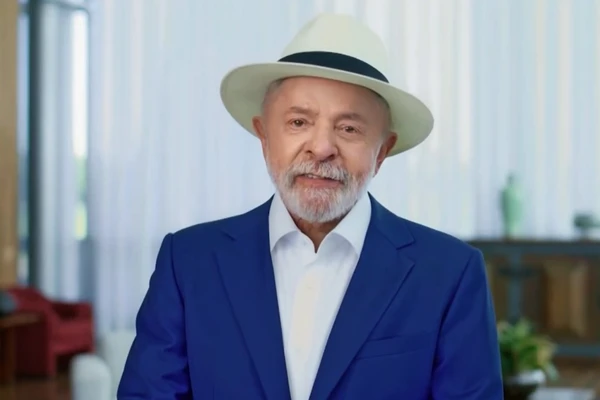 Um em cada oito eleitores acredita que Lula foi substituído por um clone, mostra pesquisa