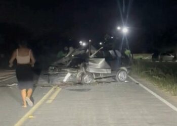 Idoso morre após carro bater de frente com outro na BA-400