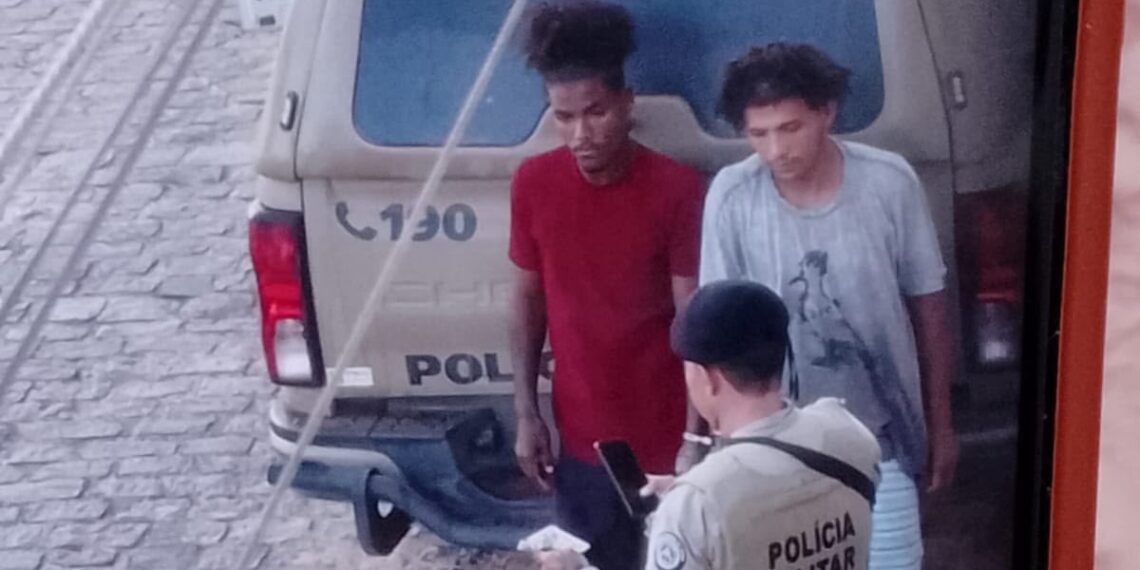 Ouriçangas: dupla é presa após invadir residência, roubar dinheiro e ferir jovem na zona rural