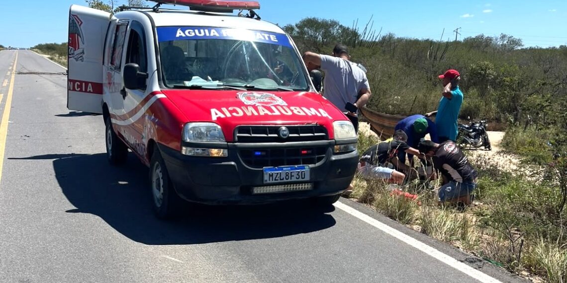 Motociclista de 62 anos sofre fratura exposta em grave acidente na BA-409