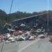Colisão entre carro e caminhão deixa homem preso às ferragens na BR-324 e é socorrido em estado grave
