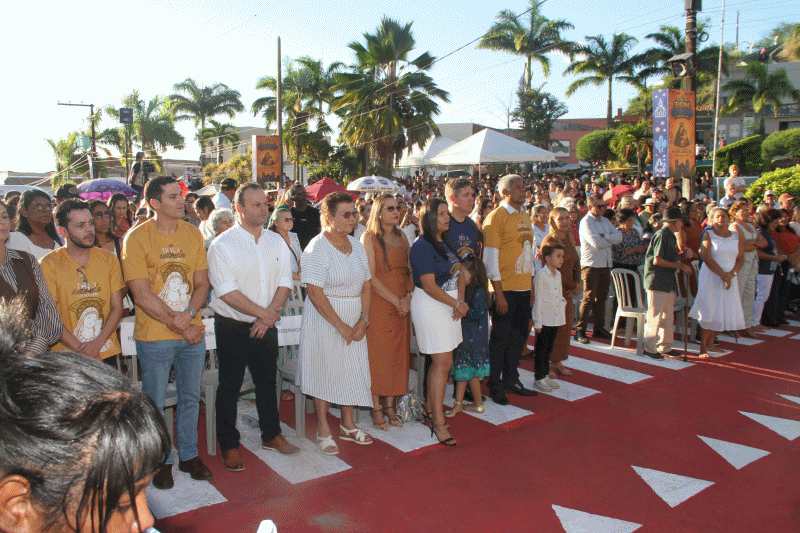A convite de Fátima Nunes, governador Jerônimo Rodrigues participa do encerramento da festa de Nossa Senhora da Bom Conselho em Cícero Dantas