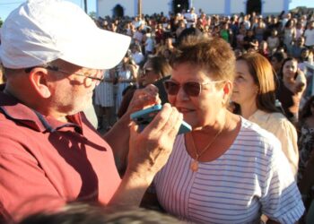 A convite de Fátima Nunes, governador Jerônimo Rodrigues participa do encerramento da festa de Nossa Senhora da Bom Conselho em Cícero Dantas
