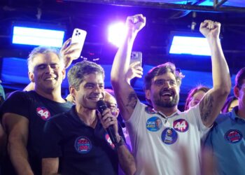 ACM Neto participa de evento em Ilhéus e compara a presença de público de Jerônimo em Barrocas: “O nosso lotado e o deles esvaziado. As imagens falam por si só”