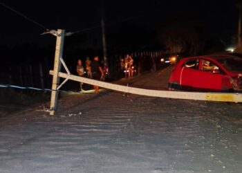 Carro atinge poste e bloqueia estrada entre Barrocas e Teofilândia; criança ficou ferida