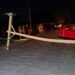 Carro atinge poste e bloqueia estrada entre Barrocas e Teofilândia; criança ficou ferida