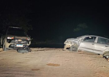 Motorista com sinais de embriaguez é conduzido à Delegacia após colisão com viatura da PM