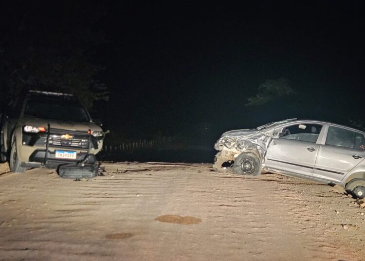 Motorista com sinais de embriaguez é conduzido à Delegacia após colisão com viatura da PM