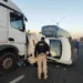 Carros ficam destruídos após engavetamento com bitrem na BR-324, em Feira de Santana