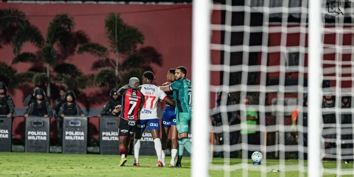 Confusão no Ba-Vi: Jean Lucas é absolvido pelo STJD; Cacá pega dois jogos, Marinho é advertido e Bahia recebe multa