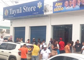 Adesivaço marca manhã de domingo de campanha de Alex da Piatã em Conceição do Coité
