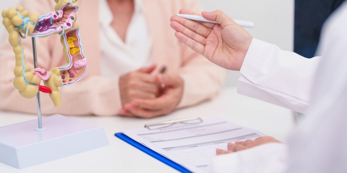 Pacientes com câncer colorretal têm medicamento aprovado pela Anvisa