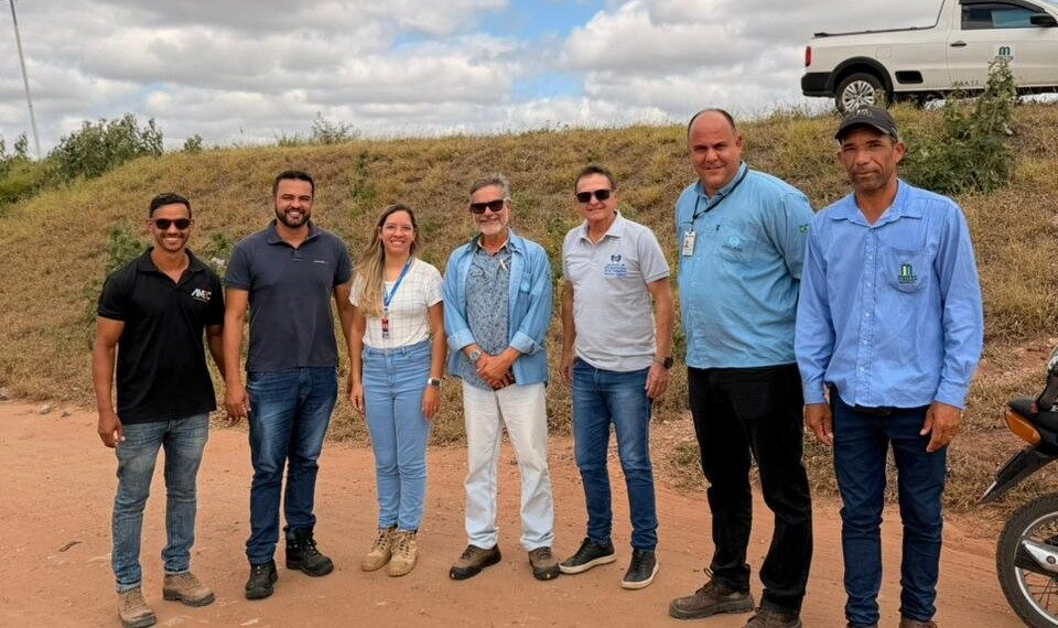 Araci – Prefeita Keinha celebra ordem de serviço para início da construção de obra de drenagem na BR-116, no Lameirinho