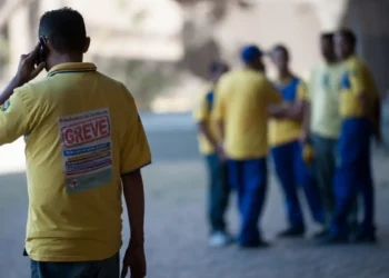 Trabalhadores dos Correios estão em greve por tempo indeterminado