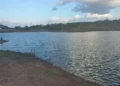 Adolescente de 14 anos morre afogado em açude; corpo foi encontrado horas depois