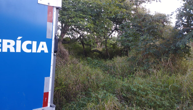 Jovem morre após moto cair em ribanceira na BA-052