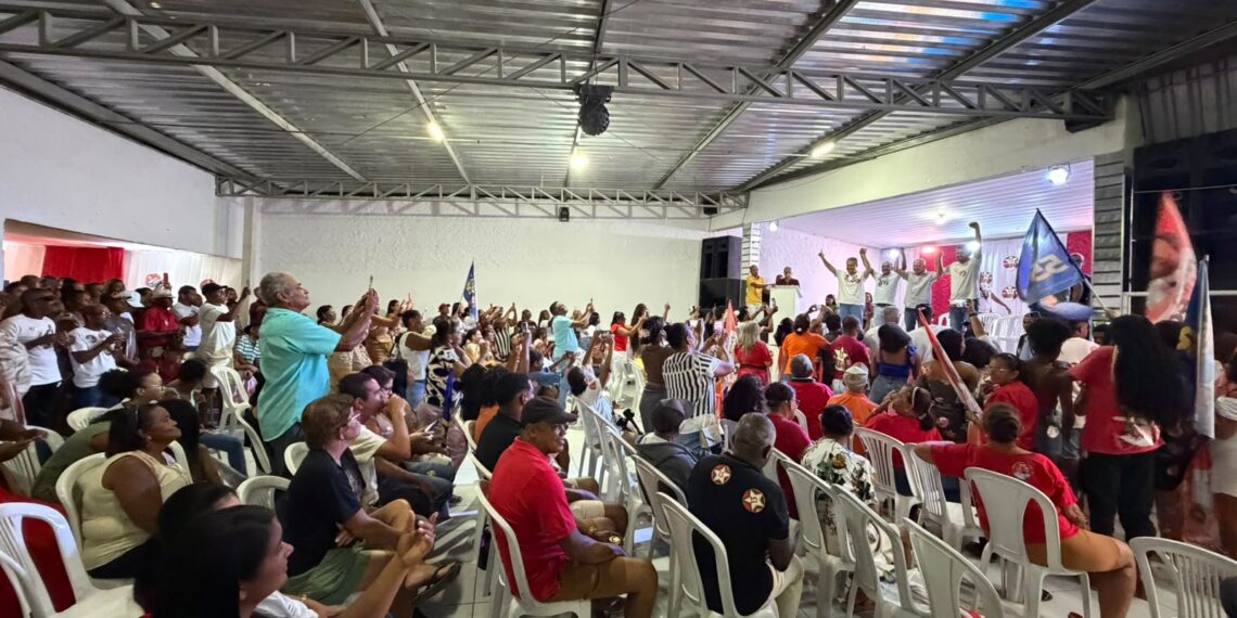 Candeal – Prefeito Júnior Batata reúne comunidade e apresenta Alex da Piatã e Neto Carletto como seus candidatos a deputados