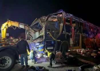 Acidente com ônibus que seguia de São Paulo para Senhor do Bonfim (BA) deixa seis mortos e 43 feridos em Minas