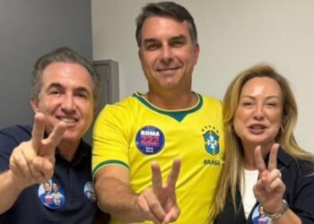 Prefeito de Coité encontra Flávio Bolsonaro em Vitória da Conquista e reforça apoio ao candidato do PL
