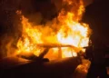 SC – Homem que incendiou carros da ex e do atual namorado dela, é condenado e terá de pagar mais de R$ 100 mil