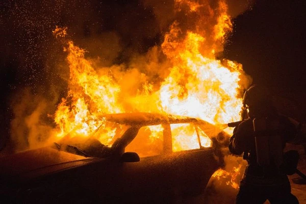 SC – Homem que incendiou carros da ex e do atual namorado dela, é condenado e terá de pagar mais de R$ 100 mil
