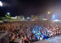 Praça do Mercado fica pequena para multidão na primeira grande noite da Semana dos Evangélicos em Coité