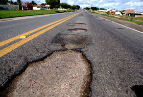 Buracos voltam a atormentar motoristas que trafegam pela BR 116 / Norte