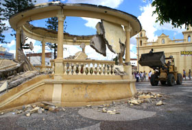 Coreto de C. do Coité esta sendo recuperado pela prefeitura