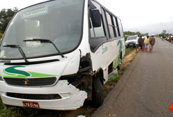 Motorista de Uno morre ao colidir com micro ônibus de turismo