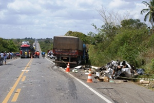 Acidente envolvendo cinco carros deixa cinco mortos e sete feridos em Serrinha
